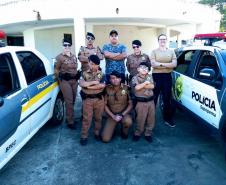  Policiais fazem surpresa para garoto que admira a Polícia Militar em Sapopema, nos Campos Gerais 