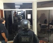 Presos da Cadeia Pública de Pato Branco são transferidos para Penitenciária de Francisco Beltrão