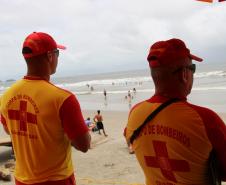Mortes por afogamento caem 53,3% nas praias do Paraná durante a temporada de verão