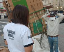  Polícia Civil distribui máscaras e orienta a população em Curitiba