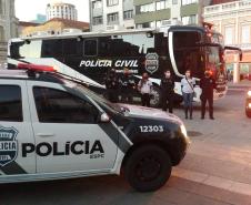  Polícia Civil distribui máscaras e orienta a população em Curitiba