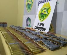 Em Cascavel, PM prende dois homens e apreende 400 munições de uso restrito em ônibus que seguia para São Paulo