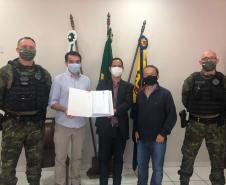 Secretário coronel Marinho vai à Guaíra, recebe projeto arquitetônico e visita obra