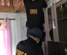 Homem é preso em flagrante por policiais do projeto Em Frente Brasil durante cumprimento de busca e apreensão