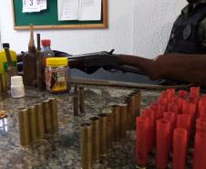 Polícia Ambiental prende dupla e apreende armas para caça na área rural de Tijucas do Sul, na RMC