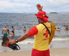 Guarda-vidas garantem a proteção nas água com proteção e amor ao próximo
