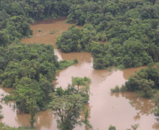 Secretário da Segurança Pública sobrevoa áreas afetadas pelas chuvas no litoral (PR)