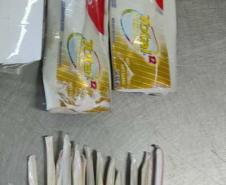 Agentes da PECO impedem entrada de drogas aos presos em tubos de creme dental