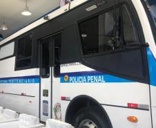 Paraná recebe do governo federal mais dois ônibus adaptados para transporte de presos