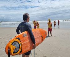 Curso do Corpo de Bombeiros no Litoral prepara surfistas para salvamentos de forma segura