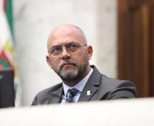 Secretário participa de homenagem dos 330 anos de Curitiba na Assembleia Legislativa do Paraná