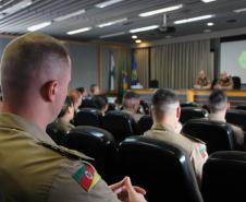 Alunos do Curso de Oficiais da Brigada Militar do RS visitam a Polícia Militar do Paraná