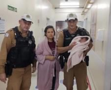 Policiais militares salvam bebê de dez dias engasgada com vômito