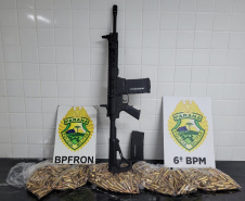 PMPR apreende quase uma tonelada de maconha, fuzil e munições na região Oeste do estado