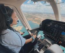 Primeira copiloto mulher da Casa Militar tem brevê para guiar aviões e helicópteros