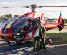 Helicóptero que vai ajudar vítimas das chuvas decola para o Rio Grande do Sul