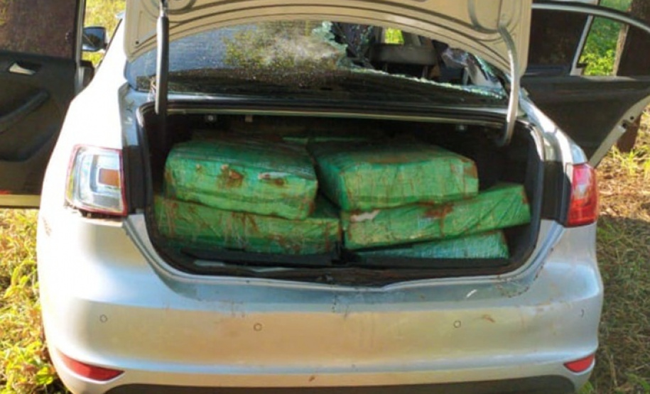 PM apreende veículo roubado com mais de 300 quilos de maconha em São José das Palmeiras (PR)