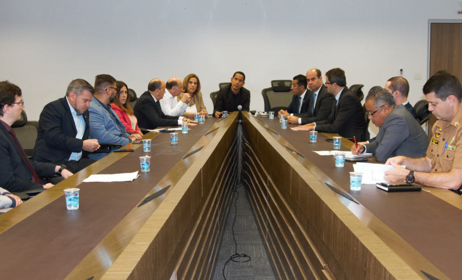 Secretário da Segurança Pública se reúne com deputados e representantes de Maringá