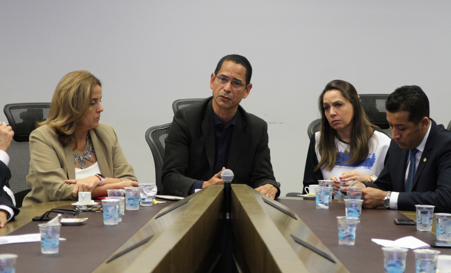 Secretário da Segurança Pública se reúne com deputados e representantes de Maringá