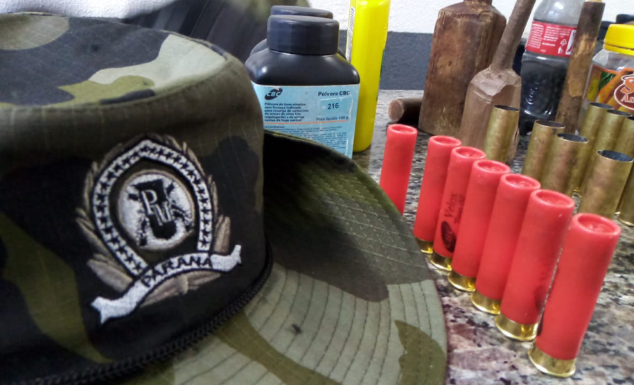 Polícia Ambiental prende dupla e apreende armas para caça na área rural de Tijucas do Sul, na RMC