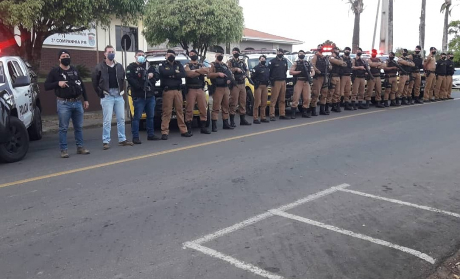 PM e Polícia Civil apreendem duas armas de fogo e um simulacro durante operação em Reserva