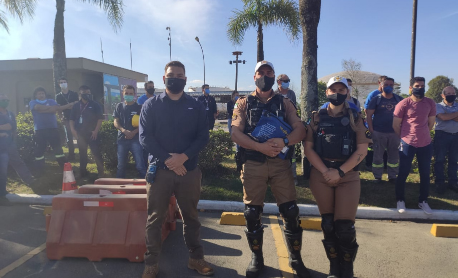 BPTran faz instrução de direção defensiva com motociclistas durante a Semana Nacional de Trânsito