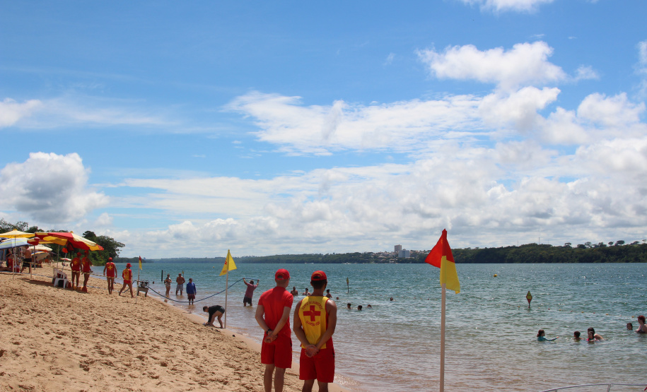 PM e bombeiros intensificam ações nas praias às margens do Rio Paraná