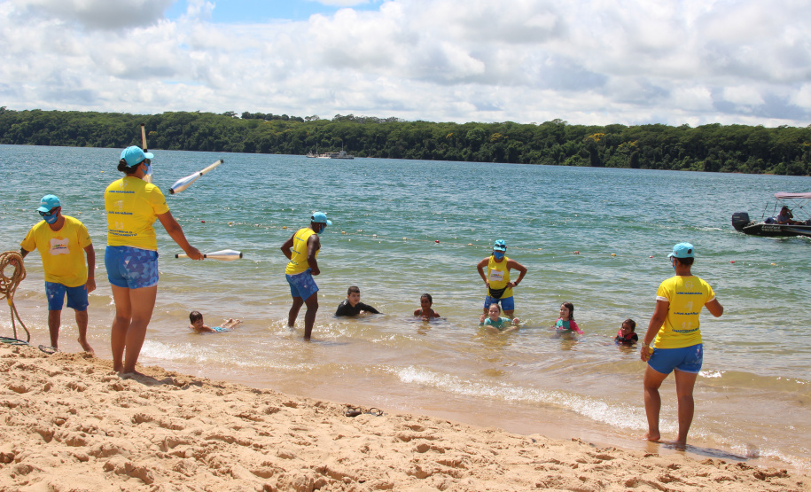 PM e bombeiros intensificam ações nas praias às margens do Rio Paraná