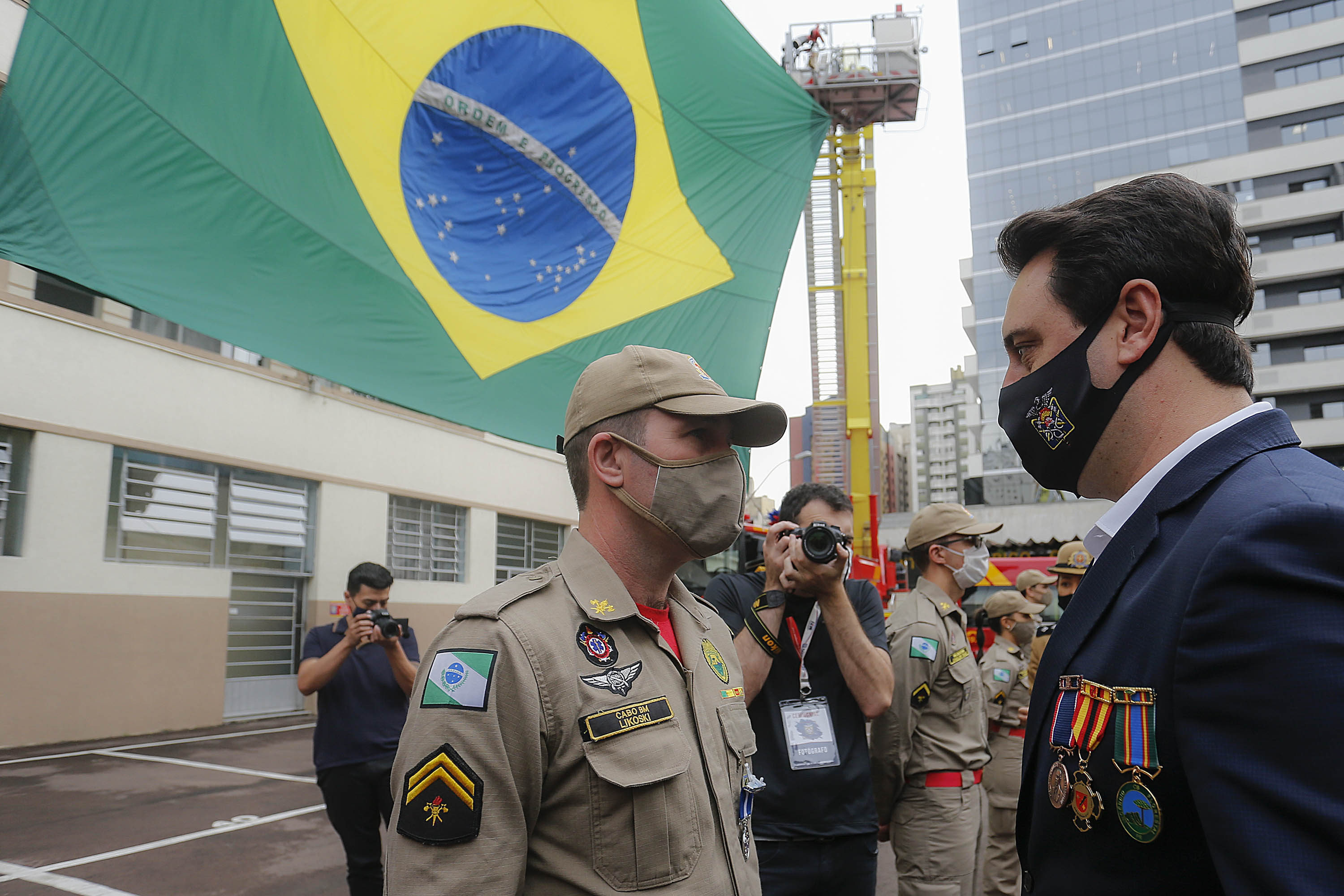 Governador entrega 15 novas viaturas para o Corpo de Bombeiros