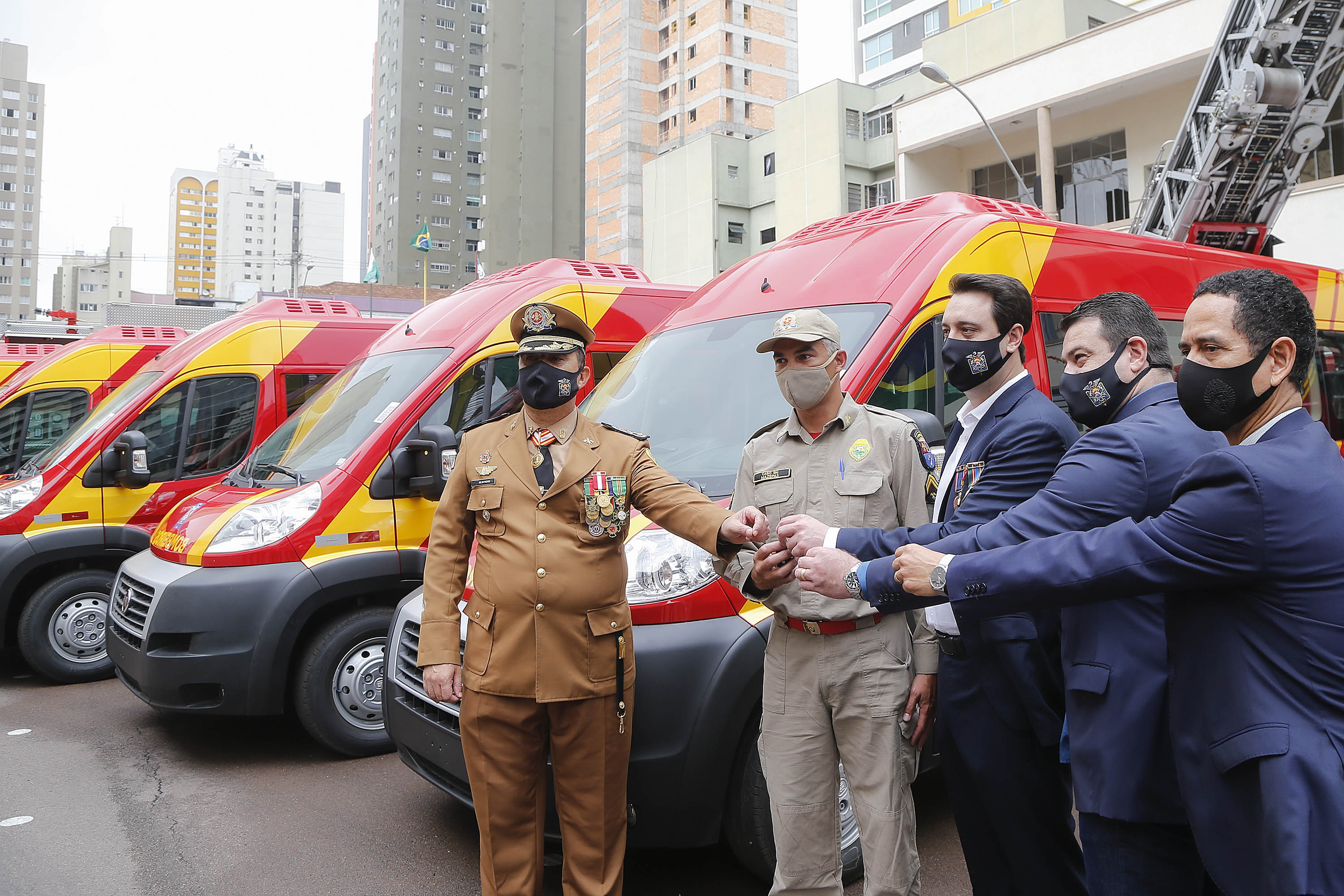 Governador entrega 15 novas viaturas para o Corpo de Bombeiros