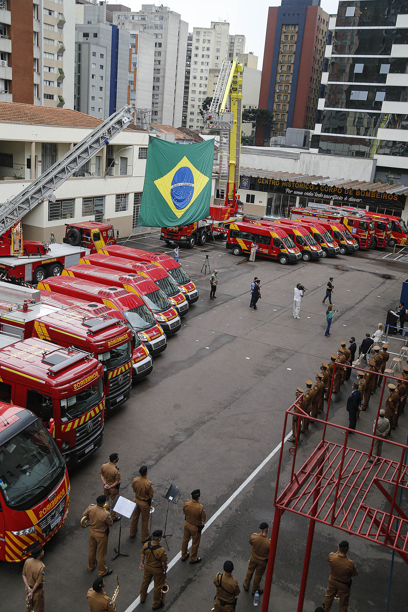 Governador entrega 15 novas viaturas para o Corpo de Bombeiros