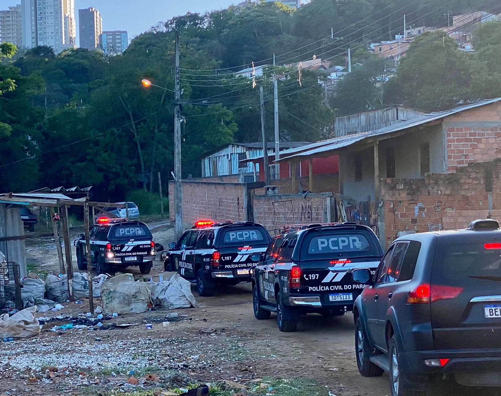 PCPR prende suspeitos de furtos e roubo em Ponta Grossa