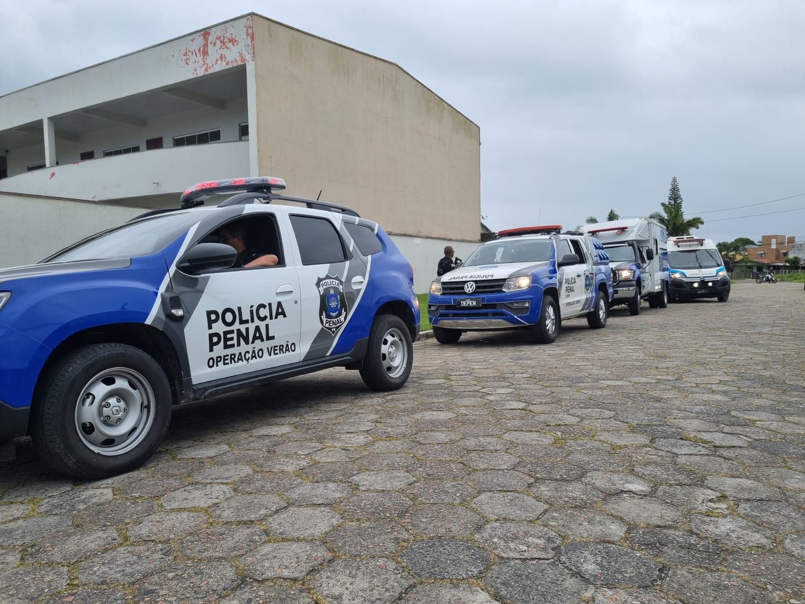 Polícia Penal transfere mais 38 detentos durante ações nas unidades do Litoral