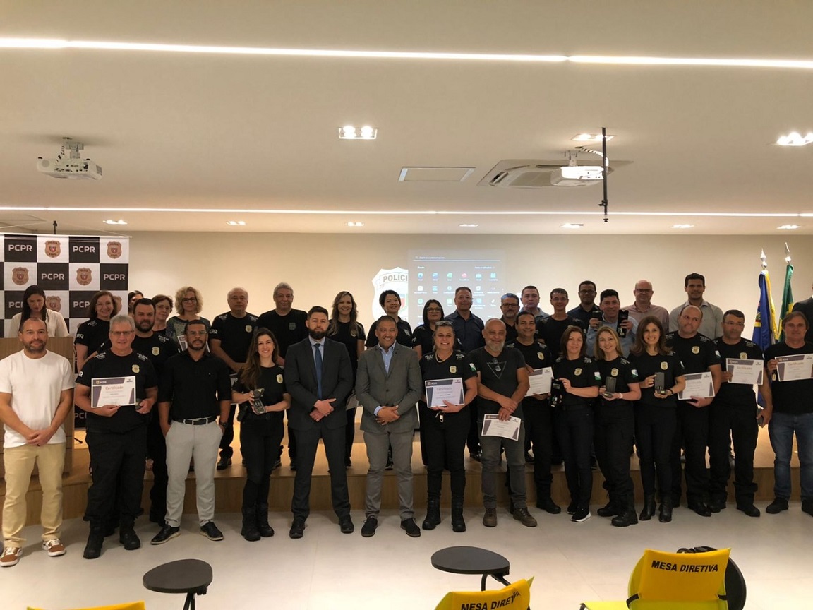 Governo entrega 84 medalhas para policiais civis de Umuarama e Paranavaí