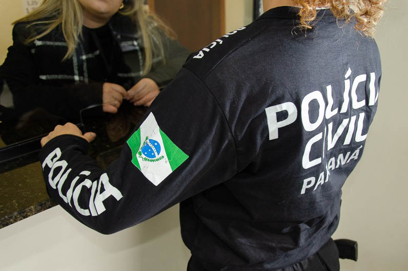 BOLETIM DE OCORRÊNCIA – O B.O é o primeiro passo após ter sido vítima de um crime. Ele pode ser registrado online, diretamente no site da PCPR, ou presencialmente na delegacia mais próxima. Em casos ocorridos em Curitiba, quando houver a representação e for de autoria desconhecida, o caso será investigado pela delegacia especializada. Enquanto que em outros municípios a investigação ficará a cargo da delegacia local.