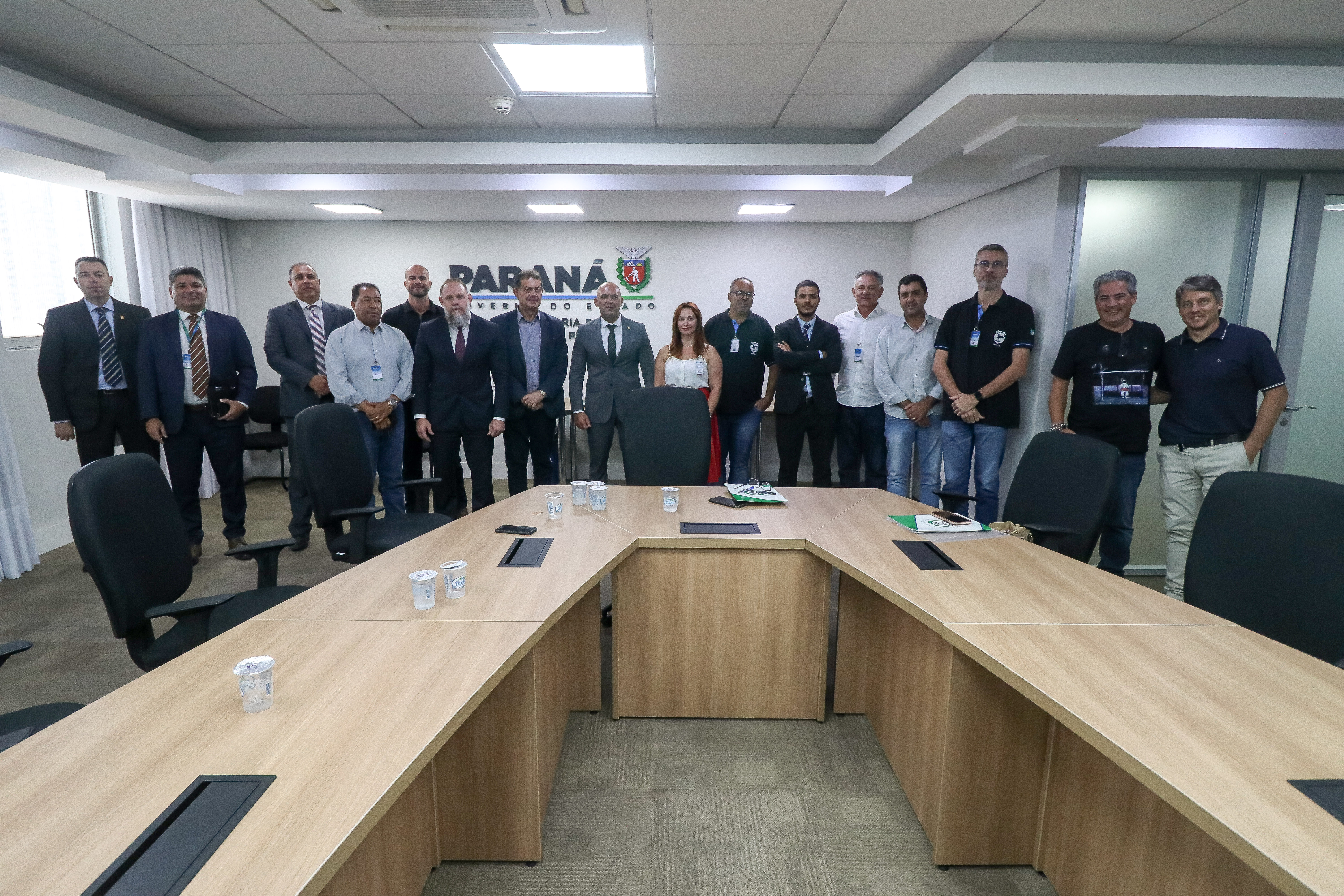 Sindicatos de policiais civis participam de encontro com secretário Hudson