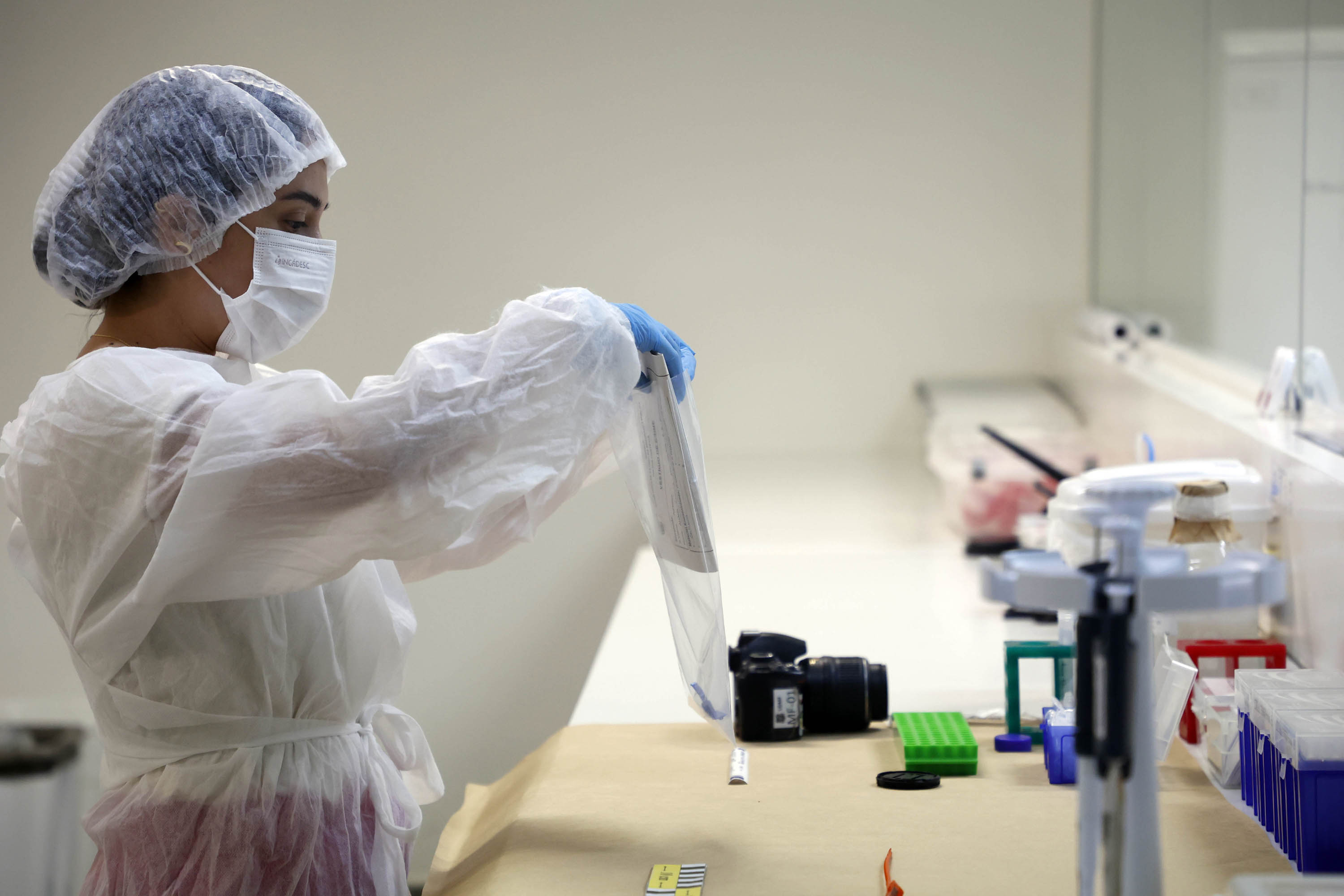 Polícia Científica do Paraná é referência no trabalho com perfis genéticos e análise de drogas