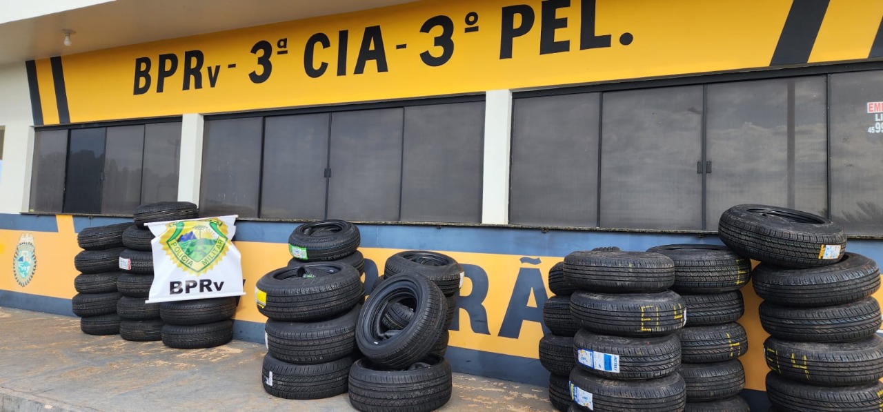 Polícia Rodoviária apreende 200 pneus contrabandeados e mais de 170 garrafas de vinho