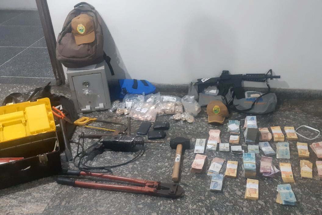 Polícia Militar prende suspeitos de assalto a agência bancária no Litoral