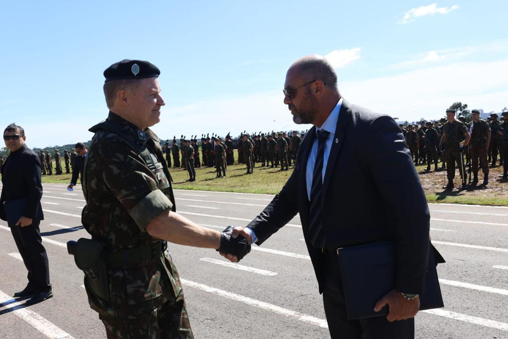 Exército recebe mais mensagens negativas que positivas, Brasil