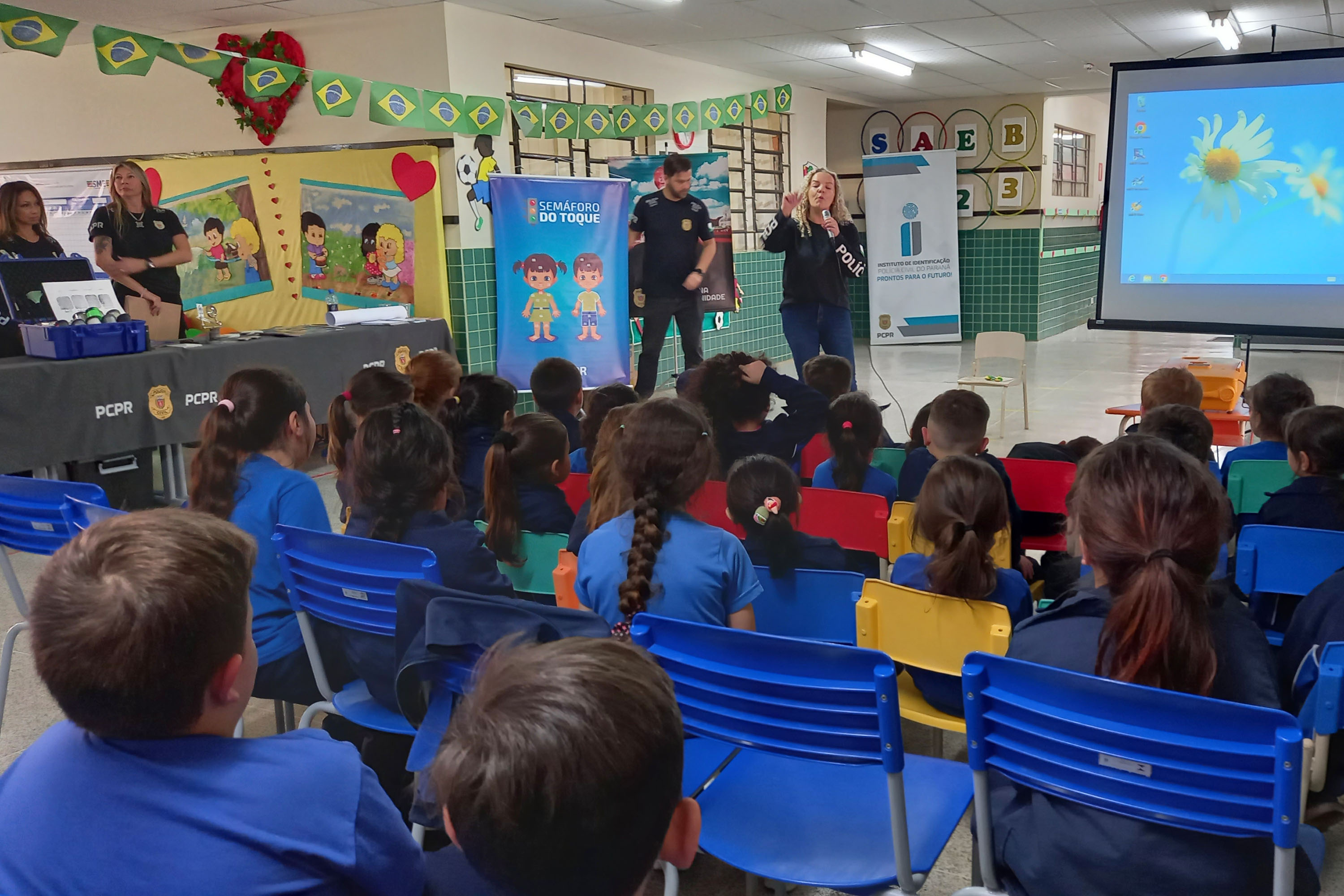 PCPR leva palestras e carteiras de identidade a escolas municipais de Ponta Grossa