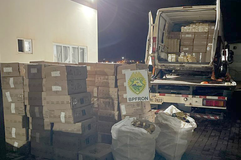 PMPR apreende 5,1 mil pacotes de cigarros na fronteira entre Brasil e Argentina