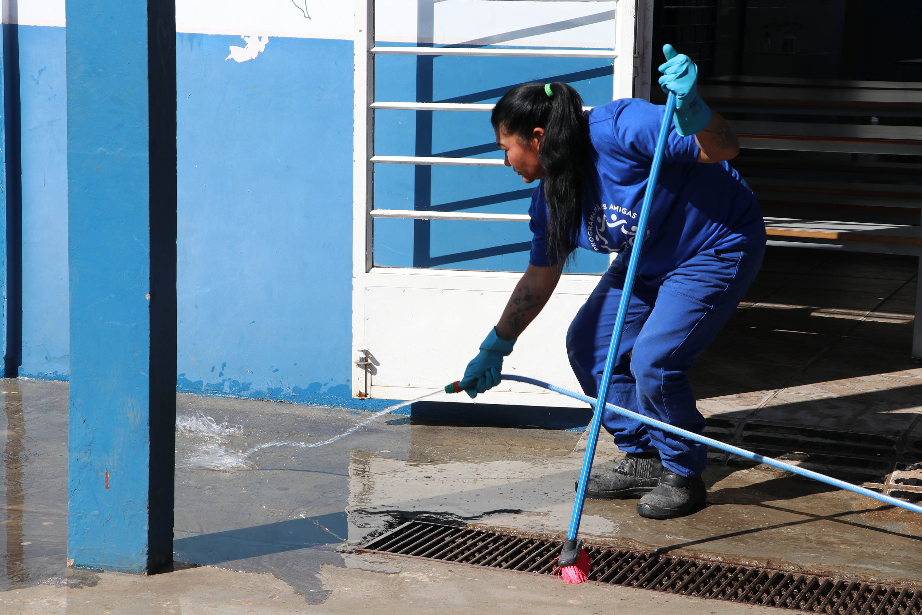 Programa de reparos e limpeza nas escolas promove reinserção de mulheres apenadas