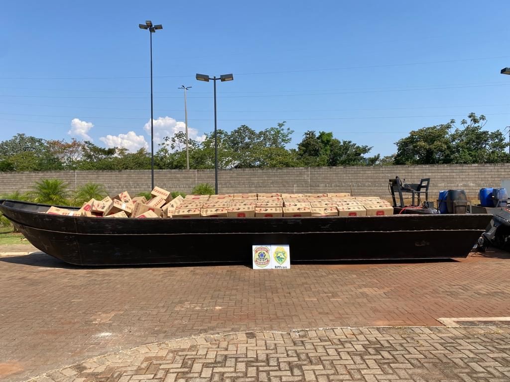 Ação conjunta entre PM e PF na região de fronteira resulta na apreensão de 1,2 mil caixas de cigarros