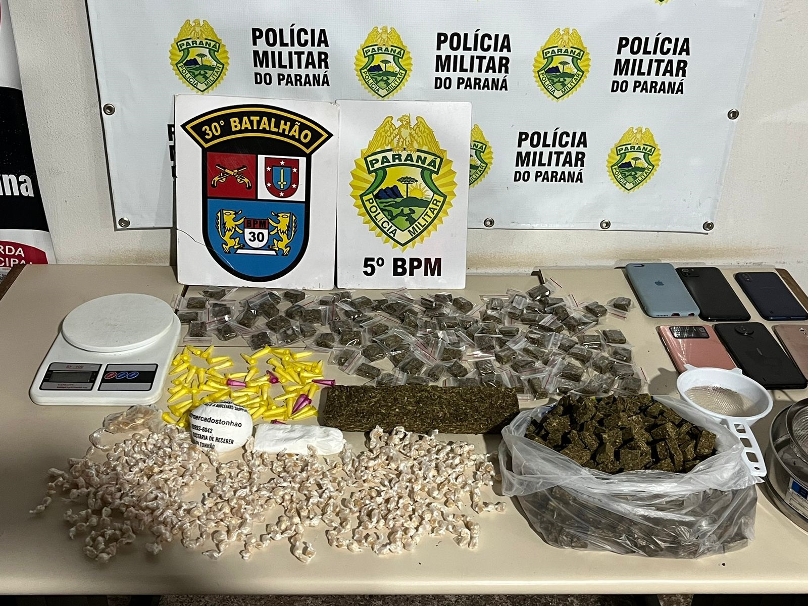 Pms encontram drogas em residência após denúncia em Londrina