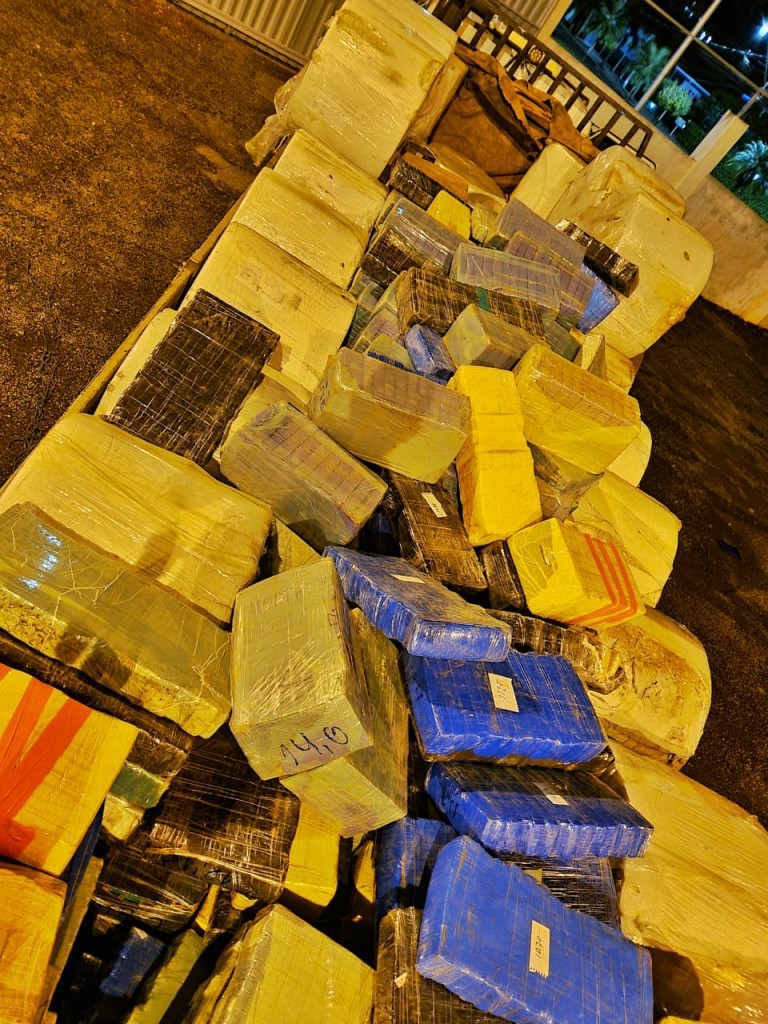 Polícia Militar apreende caminhão com mais de quatro toneladas de maconha em Dois Vizinhos