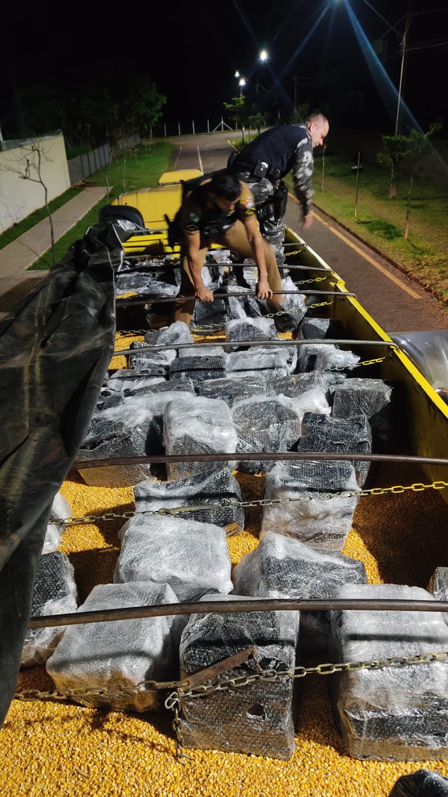 Polícia Militar apreende 2.200 kg de maconha durante operação em Corbélia
