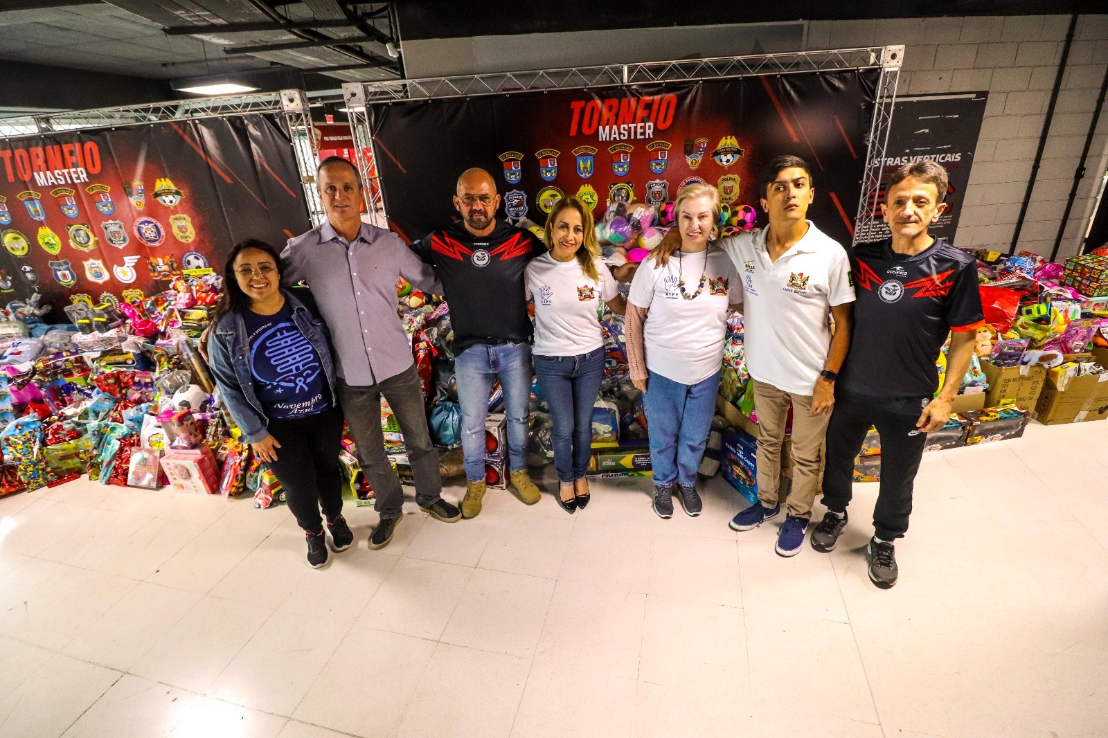 Torneio de futebol das forças de segurança arrecada brinquedos e