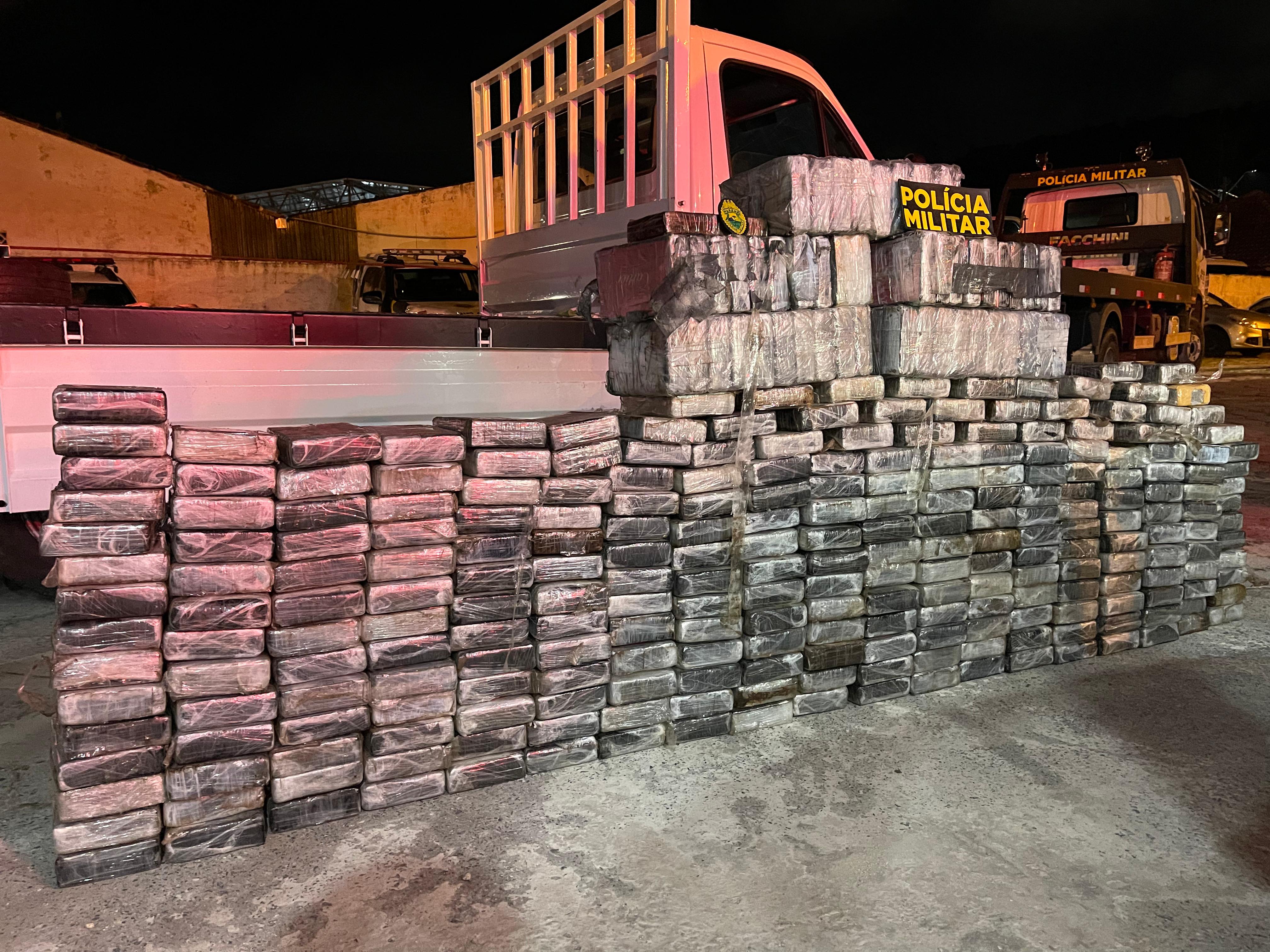 PMPR apreende mais de 350kg de cocaína em Guaratuba