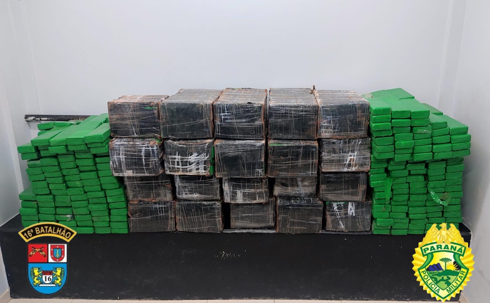 PMPR aborda carro com alerta de furto e encontrada meia tonelada de maconha em Guarapuava